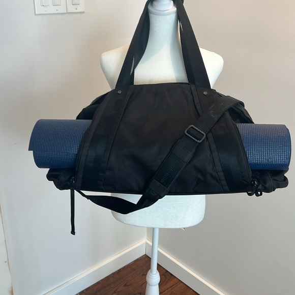 Rare Lululemon workout, yoga or travel bag. - Picture 3 of 13